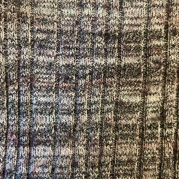 Anthropologie sleeveless light sweater in grey with pink streaks - Picture 3 of 5